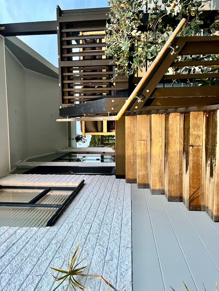 Timber Staircase and Privacy Screen