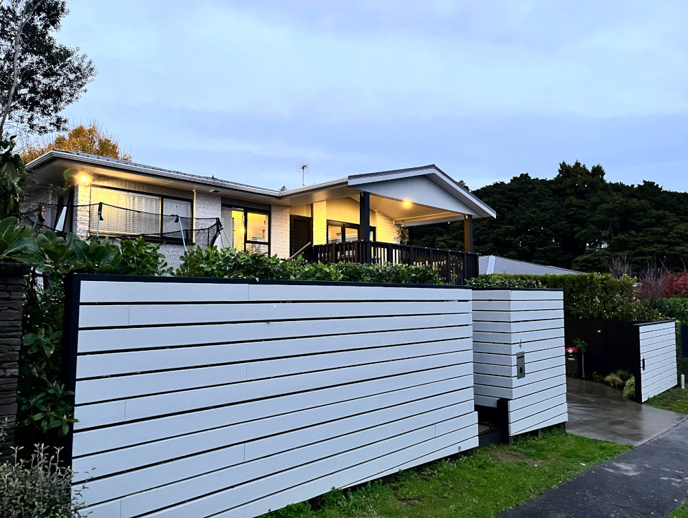 Horizontal Slat Fencing Installation